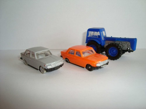 Wartburg und traktor - -,